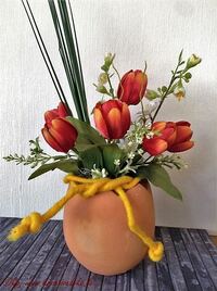 Keramikei mit Tulpen (1)